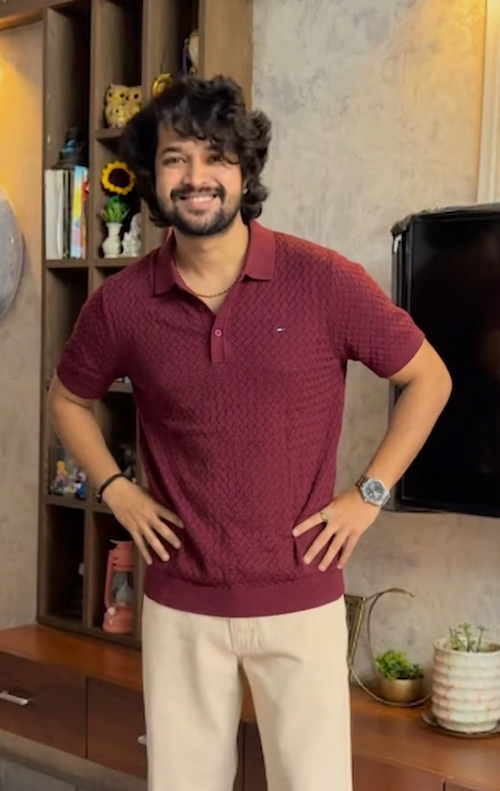 Stylish Casual Men’s Outfit with Maroon Polo Shirt | Smart Everyday Fashion